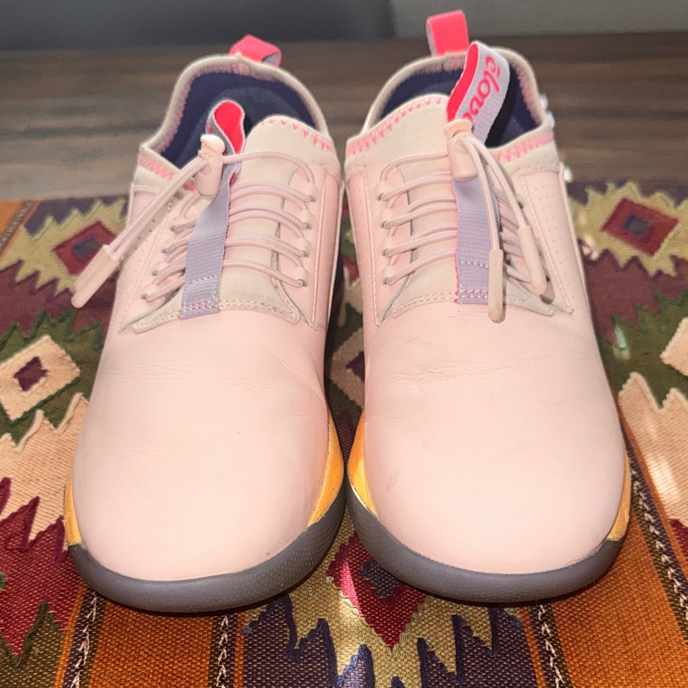 Clove Lt  Pink Nursing/Healthcare/Work Shoes W-9   M-7.5 Preowned Excellent Cond - Picture 2 of 9